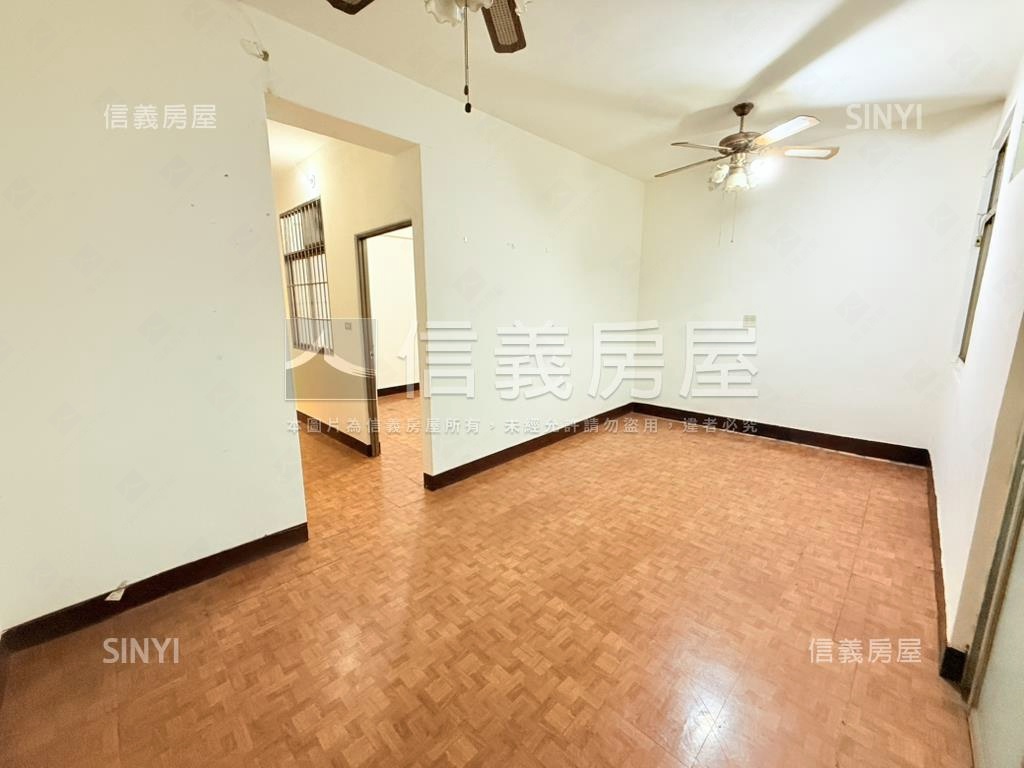 專任信義路商家林立房屋室內格局與周邊環境