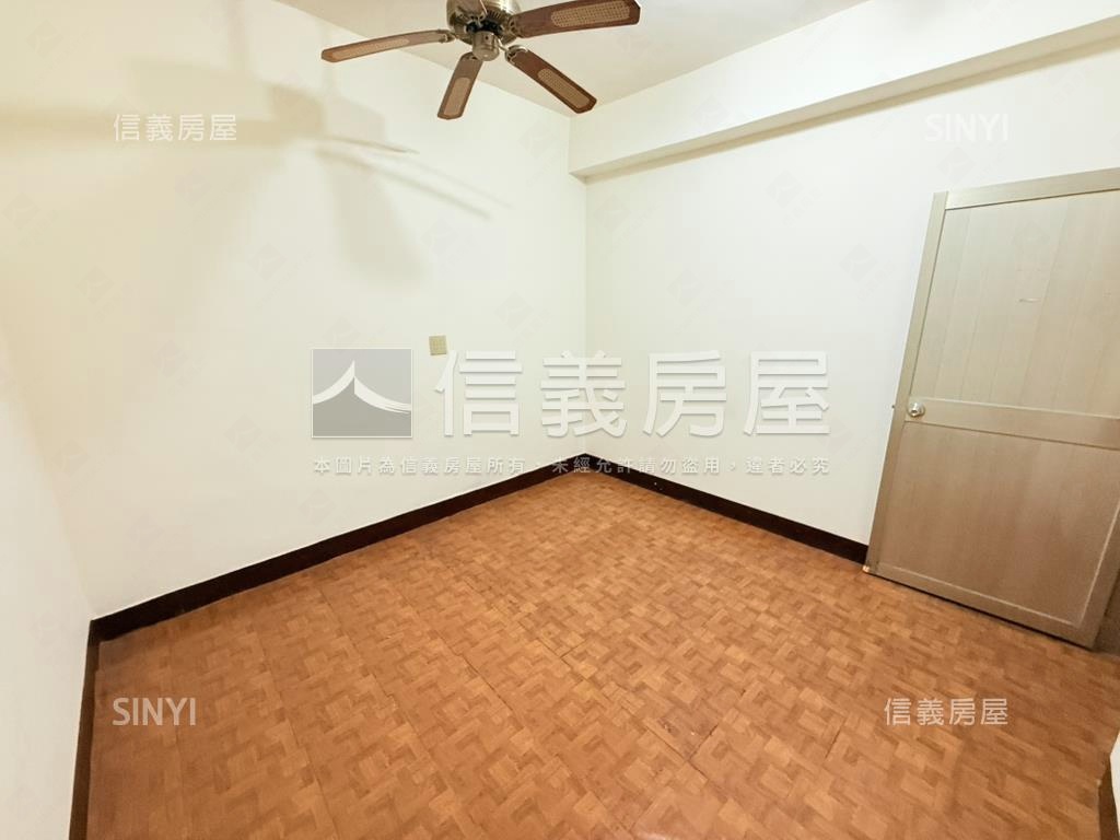 專任信義路商家林立房屋室內格局與周邊環境