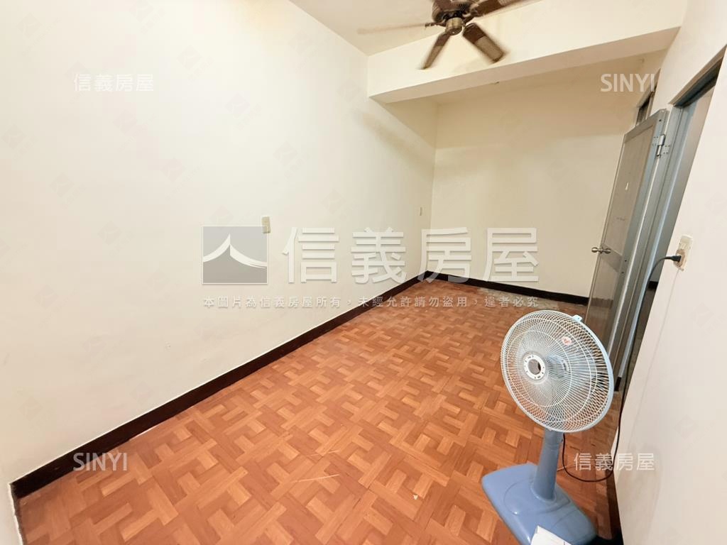 專任信義路商家林立房屋室內格局與周邊環境