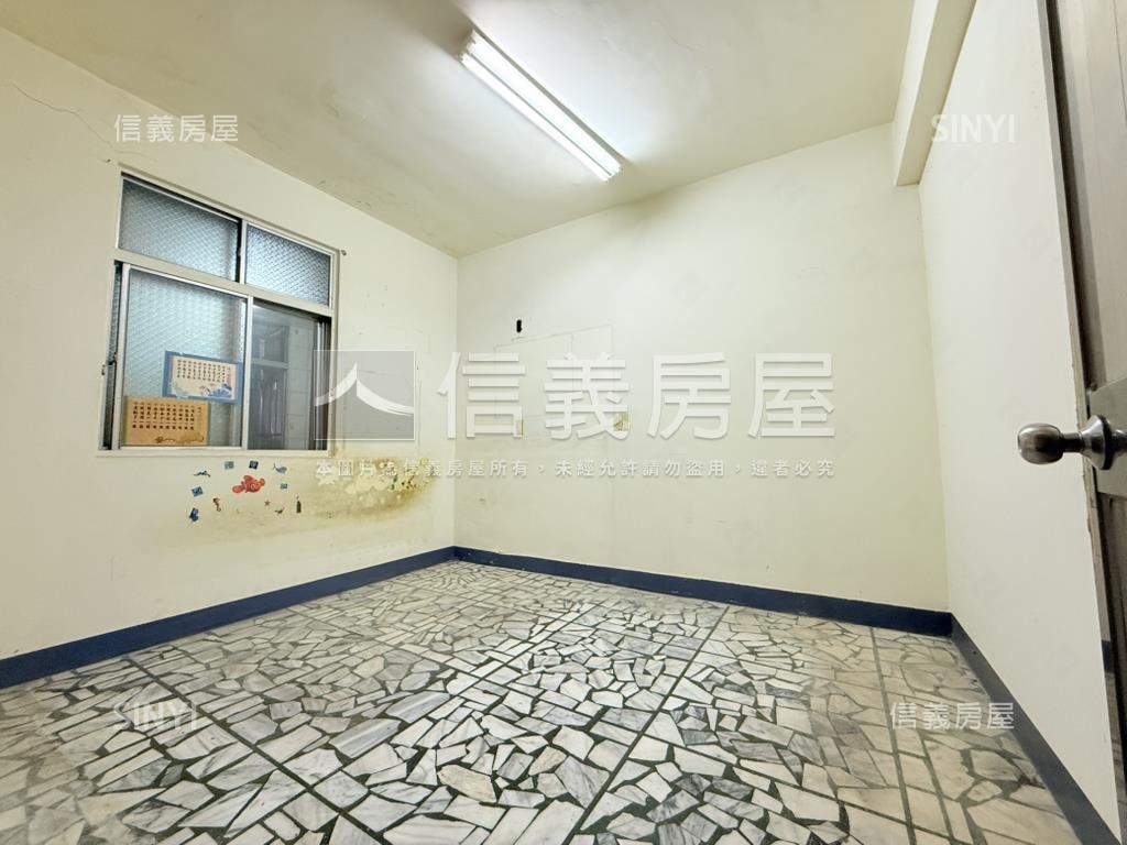 專任信義路商家林立房屋室內格局與周邊環境