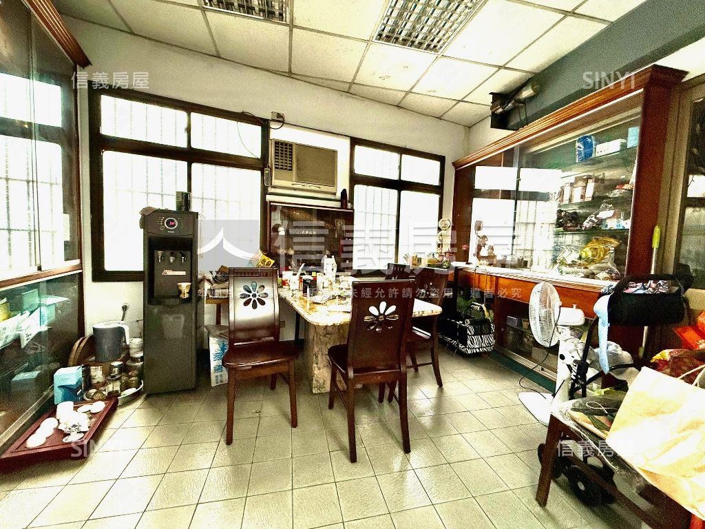 酷正永豐路大面寬透店房屋室內格局與周邊環境