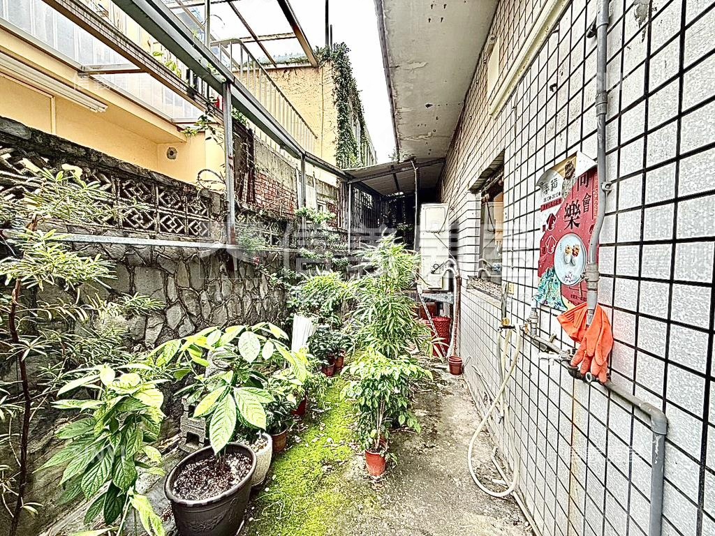 美術園道首排面寬採光金店房屋室內格局與周邊環境