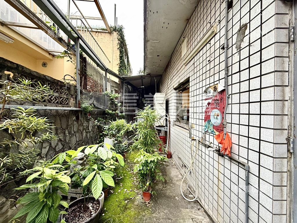 美術園道首排面寬採光金店房屋室內格局與周邊環境