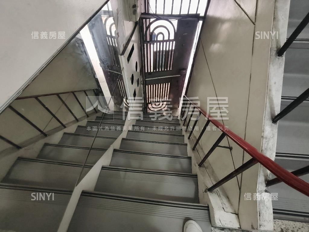 正東湖路車水馬龍住辦２樓房屋室內格局與周邊環境