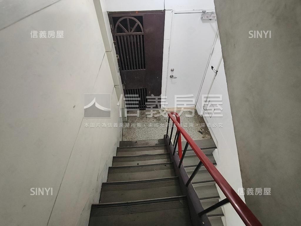 正東湖路車水馬龍住辦２樓房屋室內格局與周邊環境