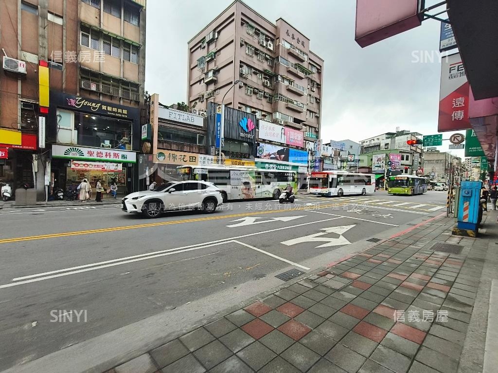 正東湖路車水馬龍住辦２樓房屋室內格局與周邊環境