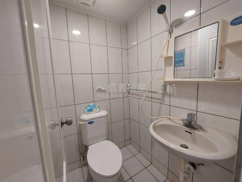 水湳經貿近巨蛋美透天房屋室內格局與周邊環境