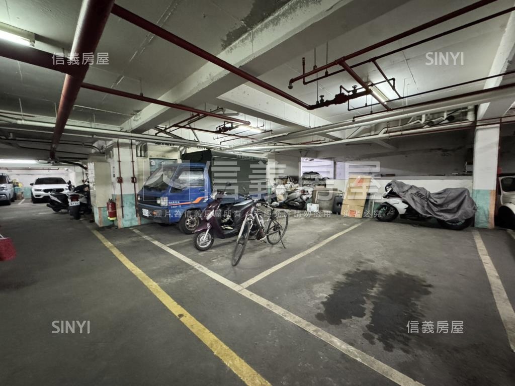 捷運獨立產權平面車位２８房屋室內格局與周邊環境