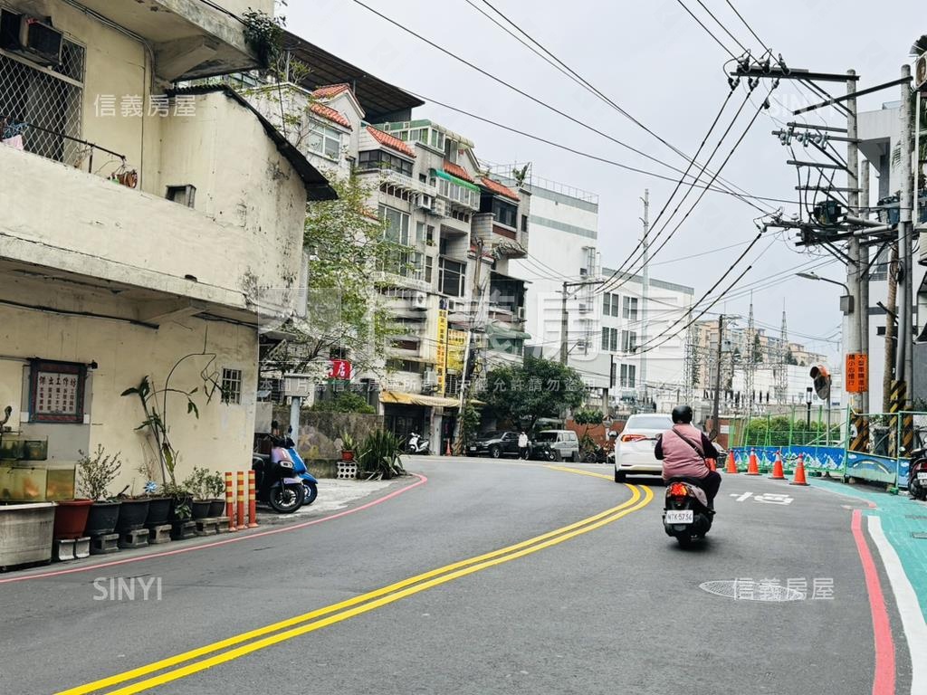 捷運獨立產權平面車位２８房屋室內格局與周邊環境
