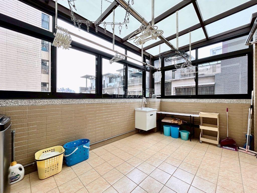 臨路邊間昌平商圈別墅房屋室內格局與周邊環境