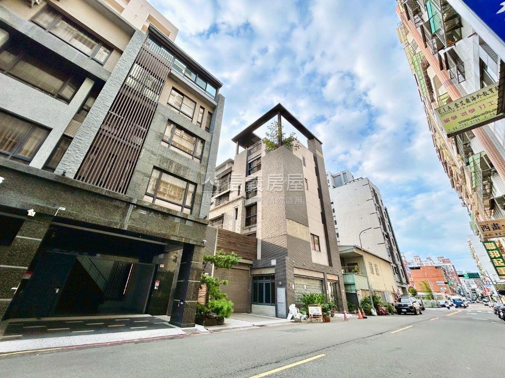臨路邊間昌平商圈別墅房屋室內格局與周邊環境