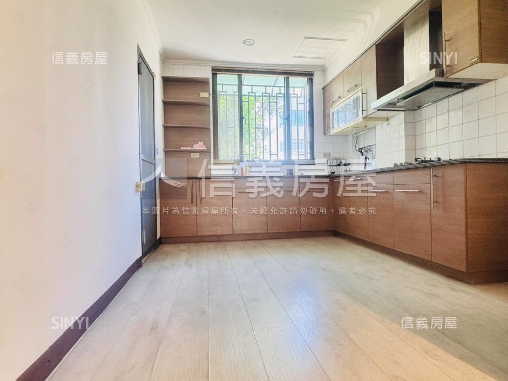 三官路臨公園別墅房屋室內格局與周邊環境