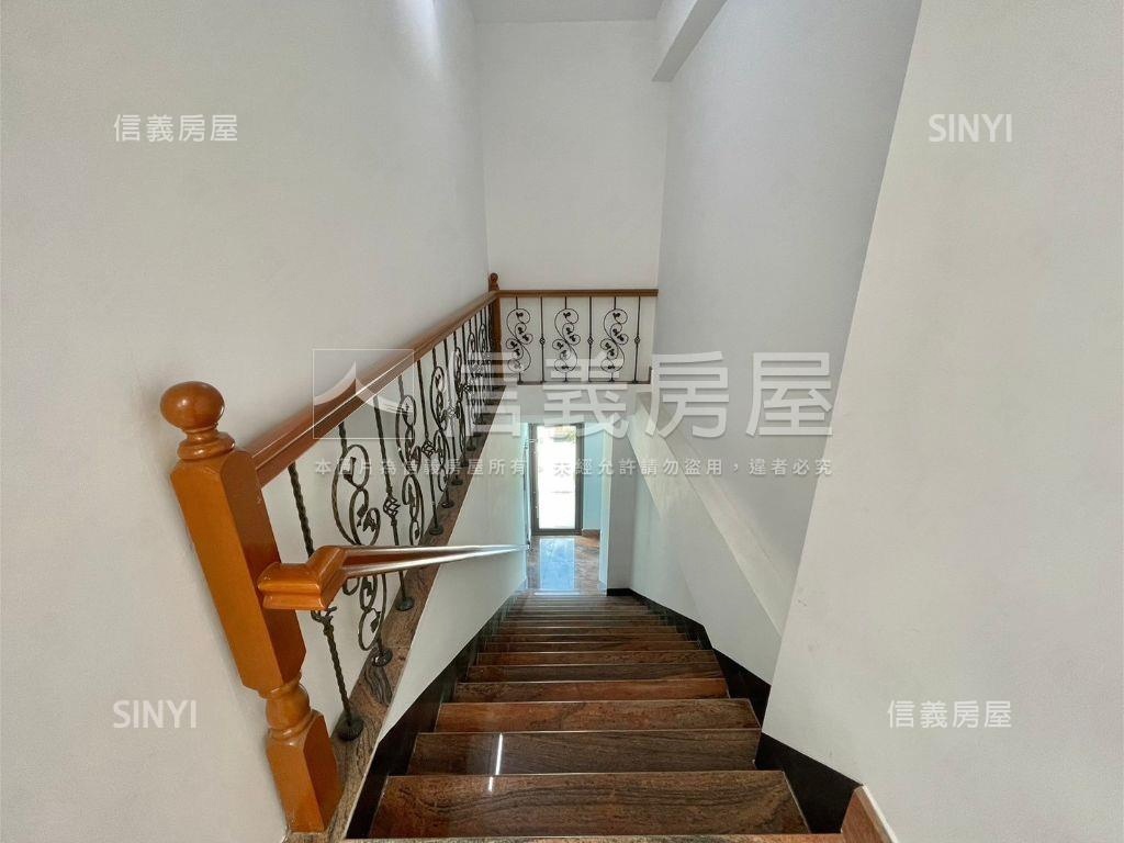 高鐵北路二樓辦公室房屋室內格局與周邊環境