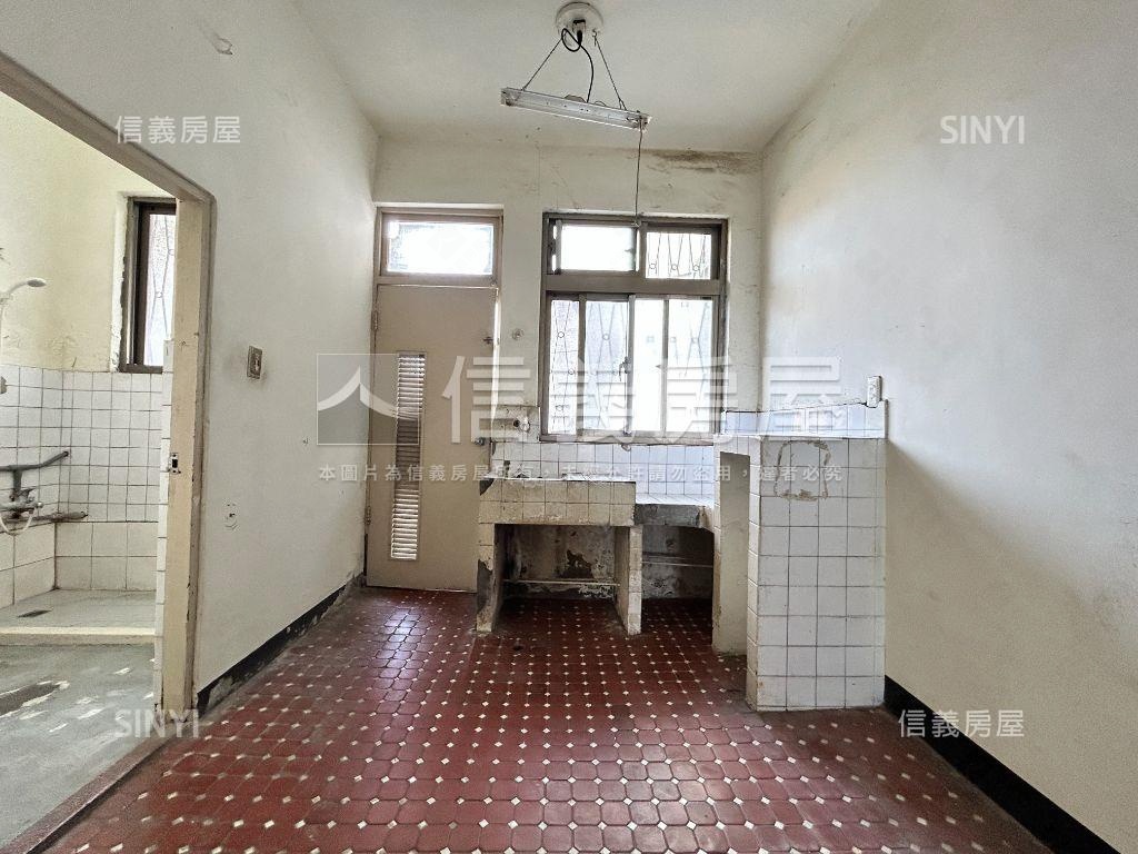 河濱景觀公寓四樓房屋室內格局與周邊環境