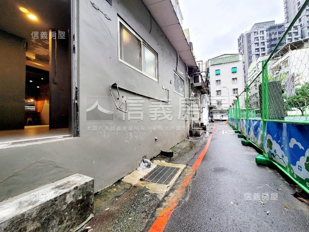 捷運信義路店面房屋室內格局與周邊環境