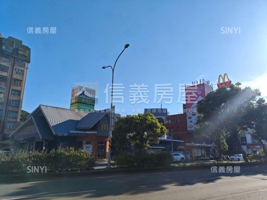 全聯旁面寬有車位透天店面房屋室內格局與周邊環境