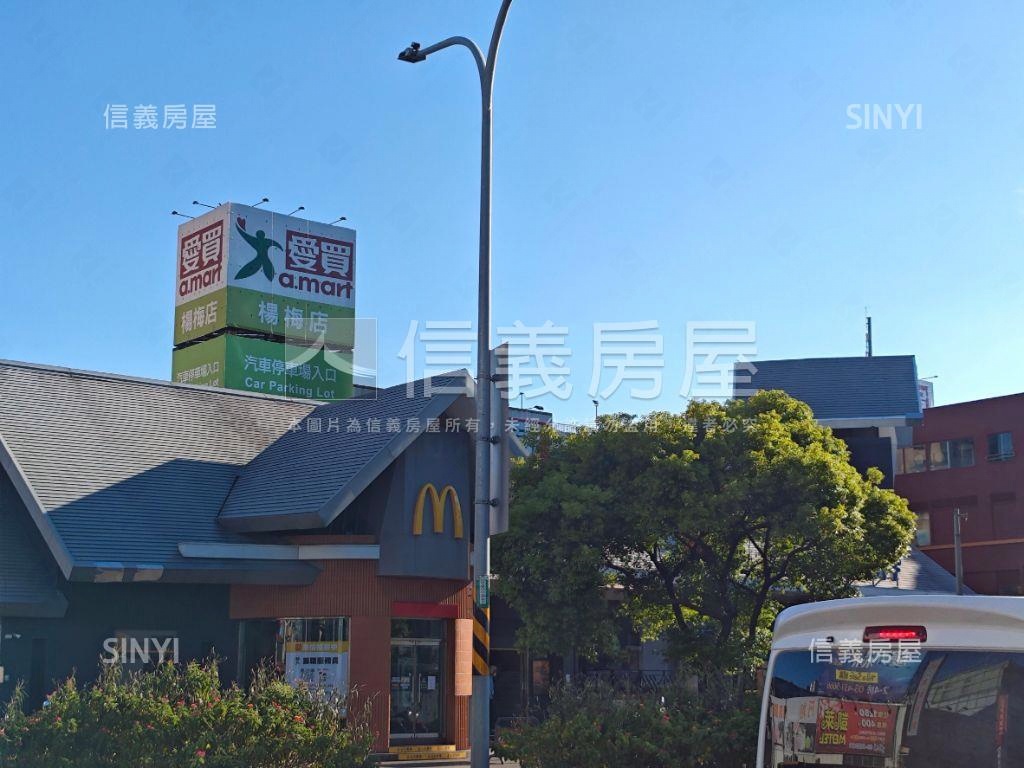 全聯旁面寬有車位透天店面房屋室內格局與周邊環境
