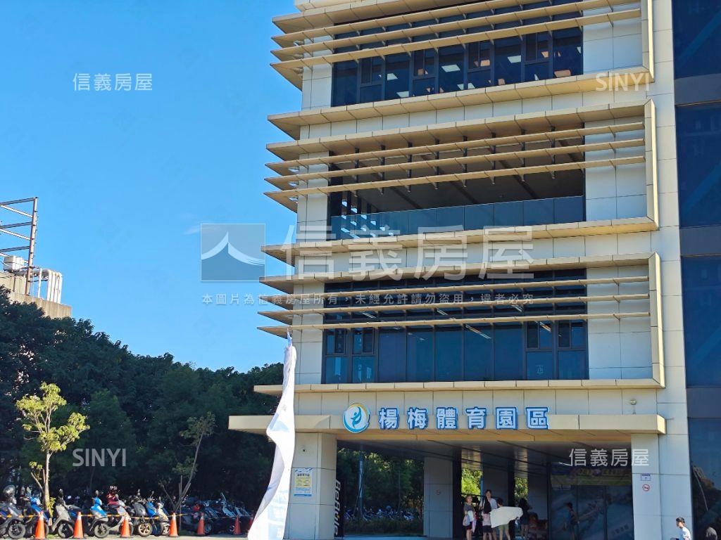 全聯旁面寬有車位透天店面房屋室內格局與周邊環境