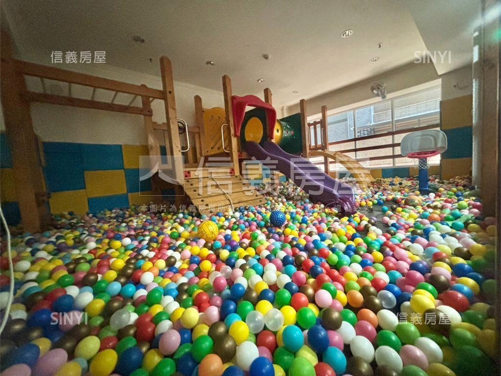 高美館華雄極美屋房屋室內格局與周邊環境