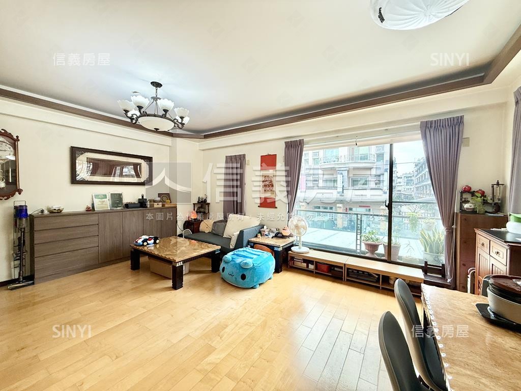 頂新特區臨路邊間質感車墅房屋室內格局與周邊環境