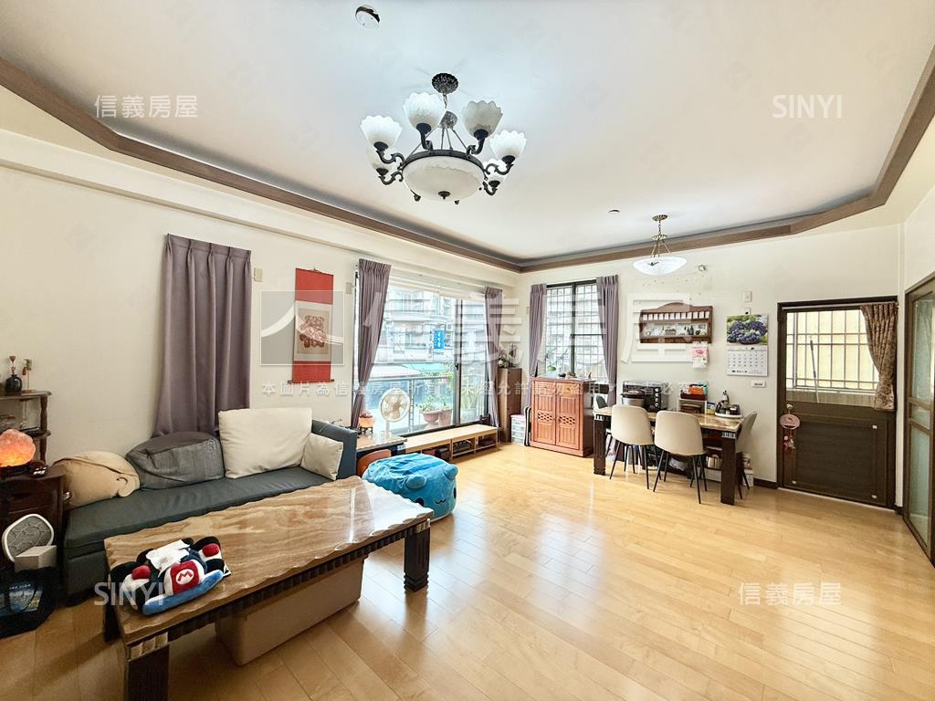 頂新特區臨路邊間質感車墅房屋室內格局與周邊環境