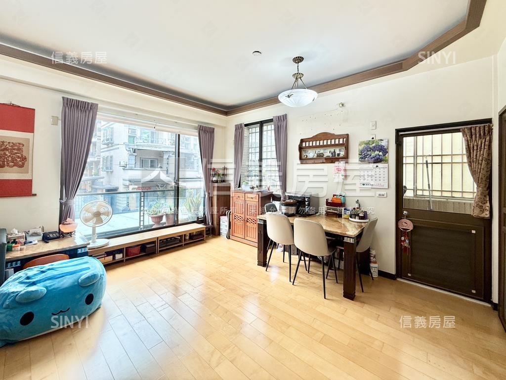 頂新特區臨路邊間質感車墅房屋室內格局與周邊環境