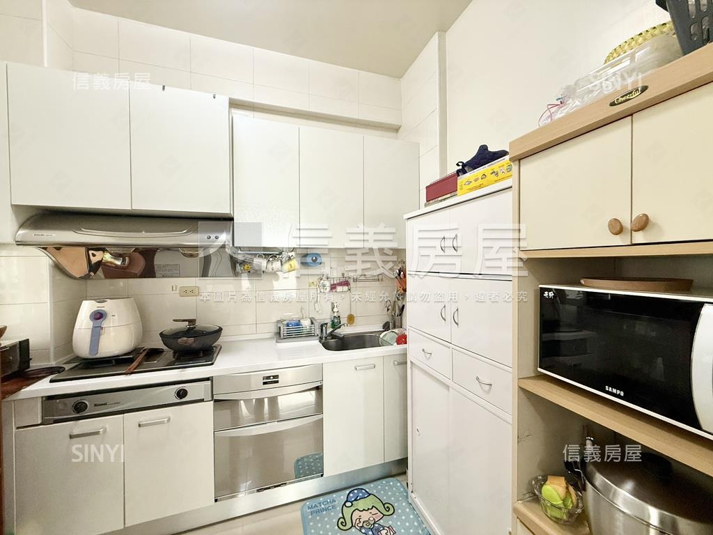 頂新特區臨路邊間質感車墅房屋室內格局與周邊環境