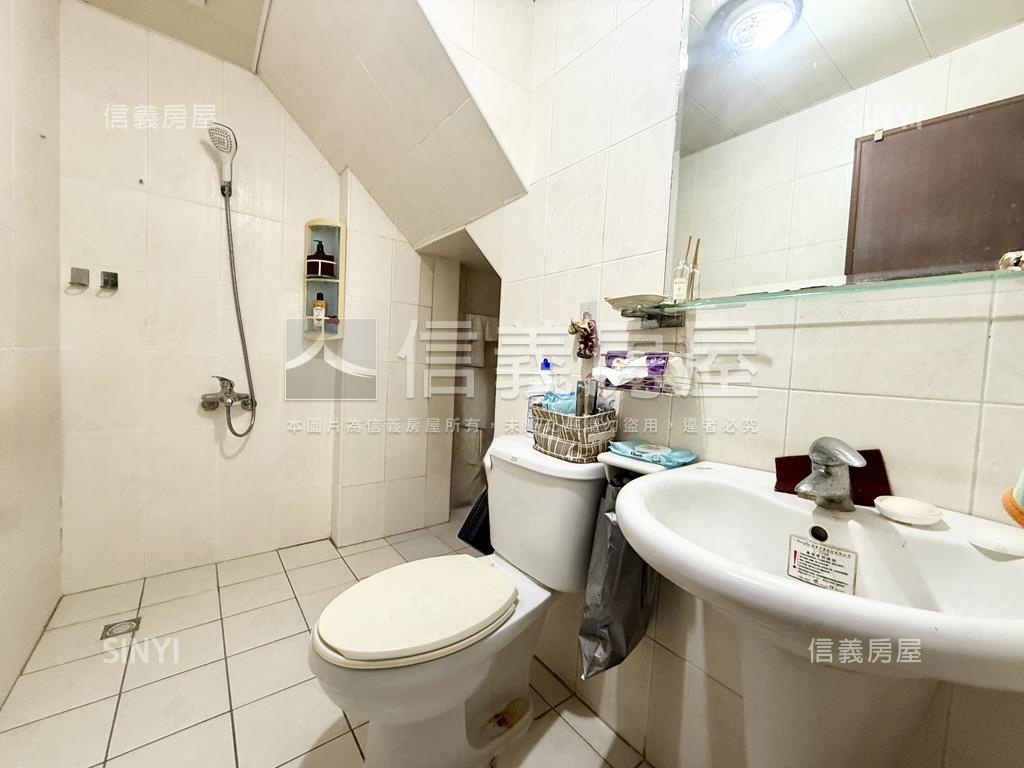 頂新特區臨路邊間質感車墅房屋室內格局與周邊環境