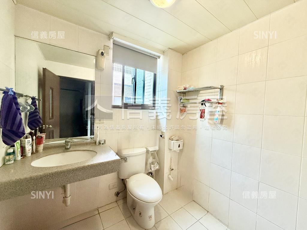 頂新特區臨路邊間質感車墅房屋室內格局與周邊環境