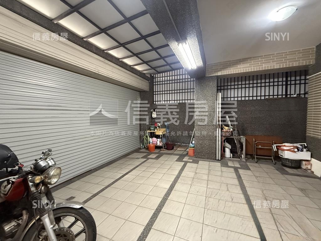 頂新特區臨路邊間質感車墅房屋室內格局與周邊環境