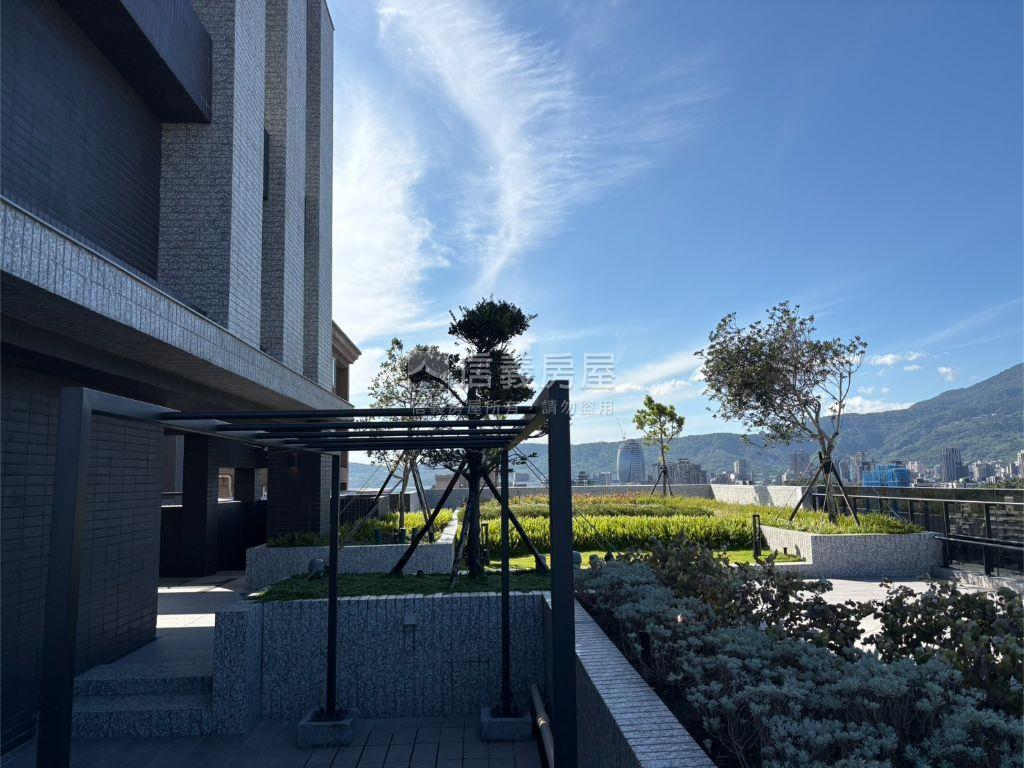 新碩大砌晶店面２１０號房屋室內格局與周邊環境