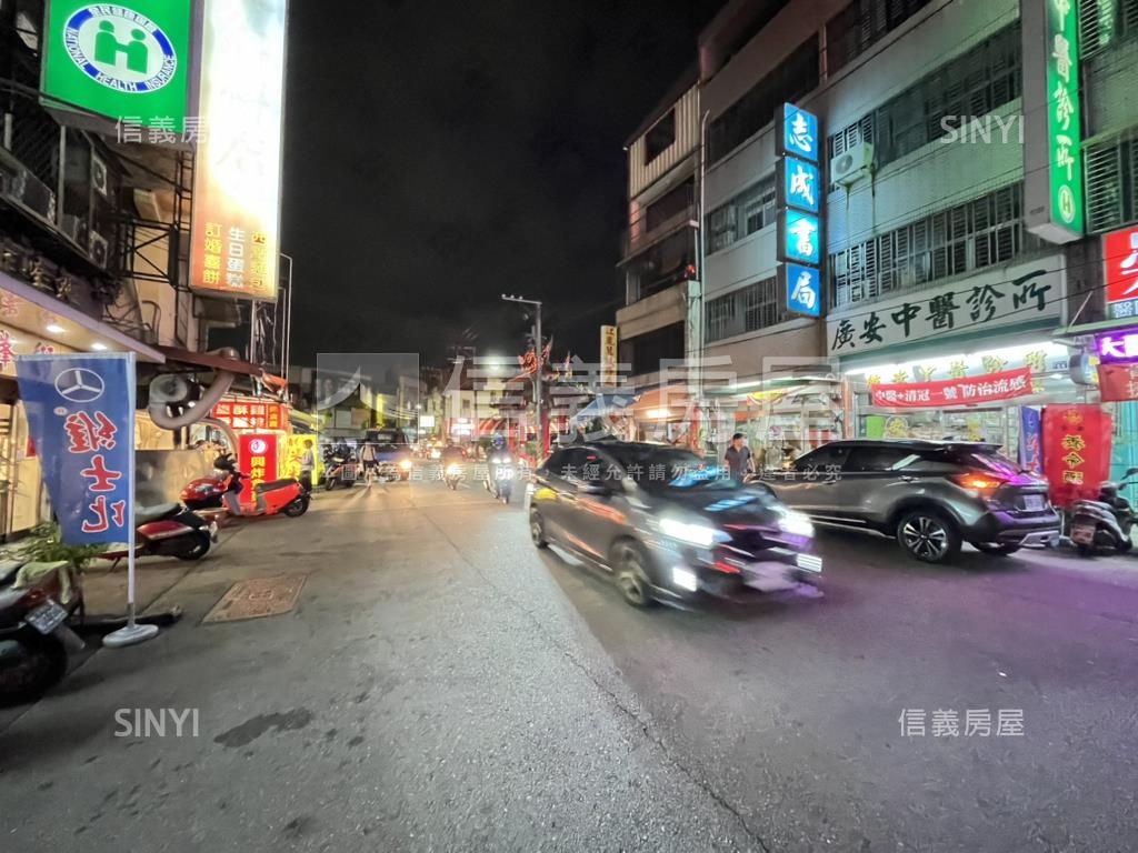 鄰漢神百貨大空間店面房屋室內格局與周邊環境