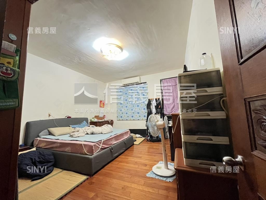 鄰漢神百貨大空間店面房屋室內格局與周邊環境