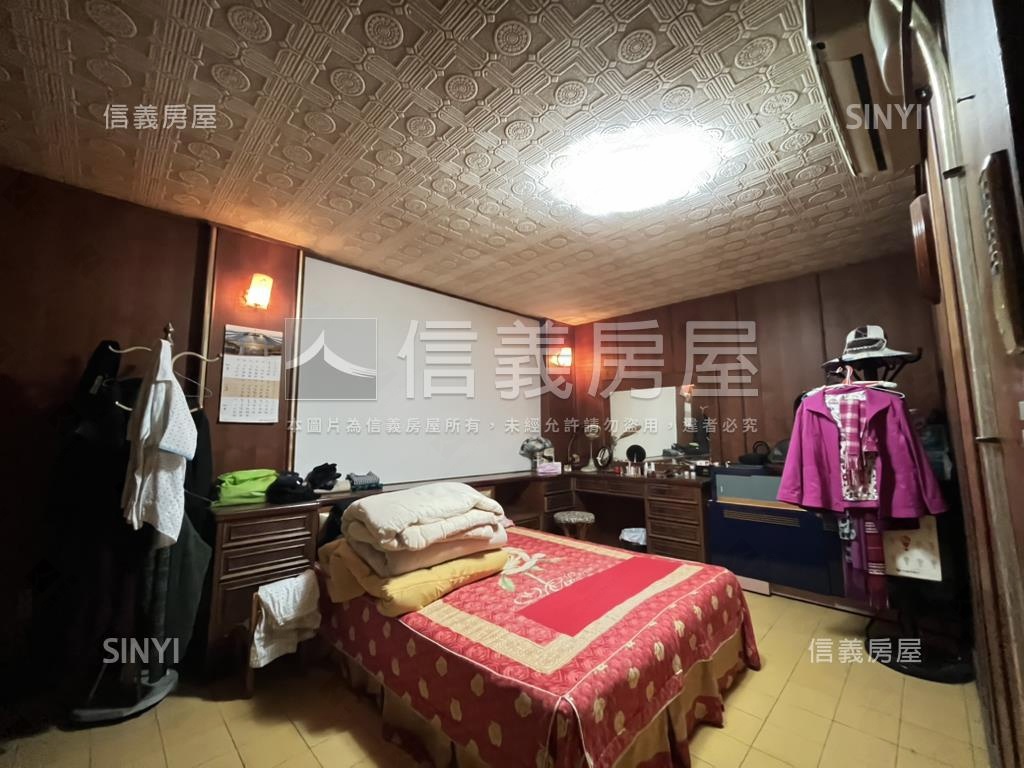 鄰漢神百貨大空間店面房屋室內格局與周邊環境