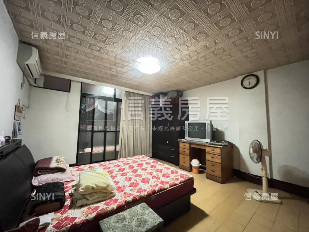 鄰漢神百貨大空間店面房屋室內格局與周邊環境