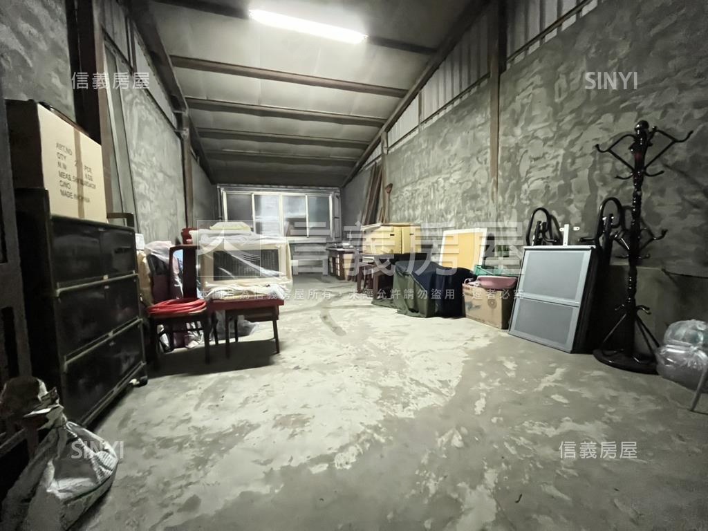 鄰漢神百貨大空間店面房屋室內格局與周邊環境