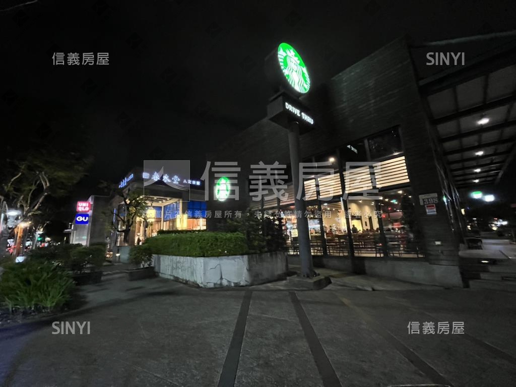 鄰漢神百貨大空間店面房屋室內格局與周邊環境