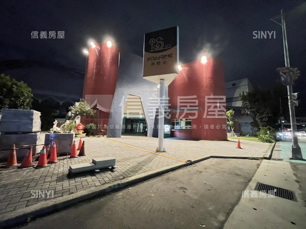 鄰漢神百貨大空間店面房屋室內格局與周邊環境