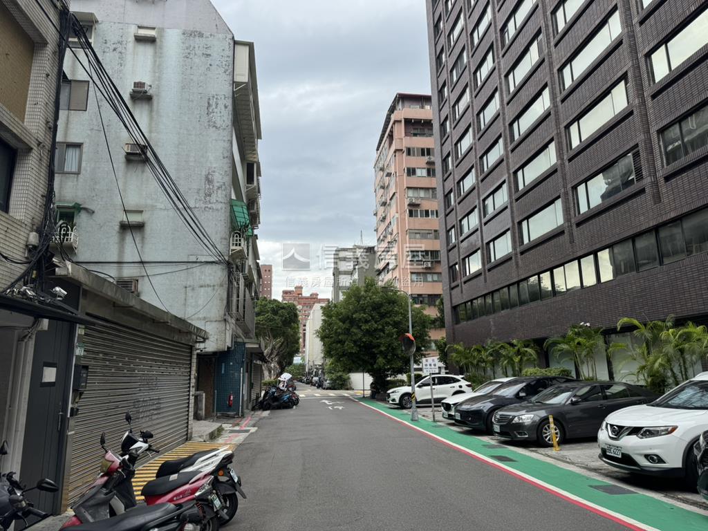 民生重劃庭院車庫一樓房屋室內格局與周邊環境