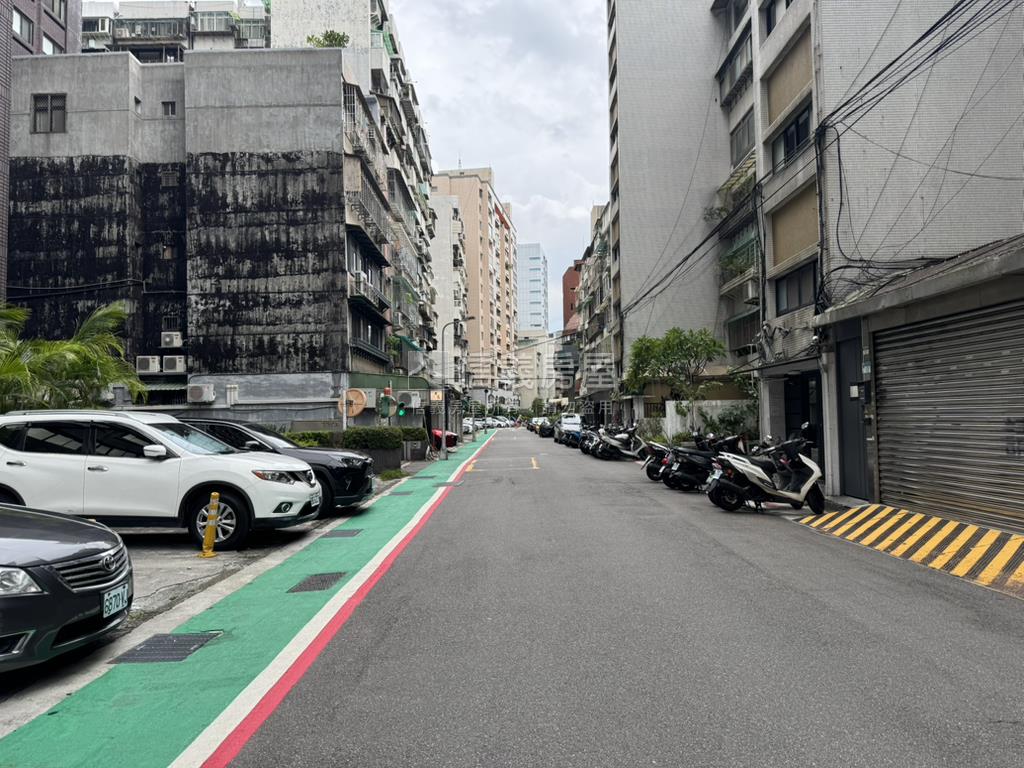 民生重劃庭院車庫一樓房屋室內格局與周邊環境