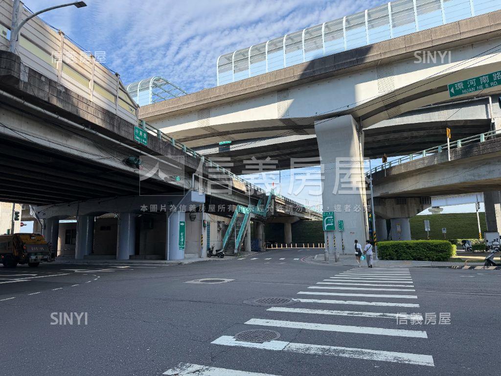 擎天豪景景觀三房房屋室內格局與周邊環境