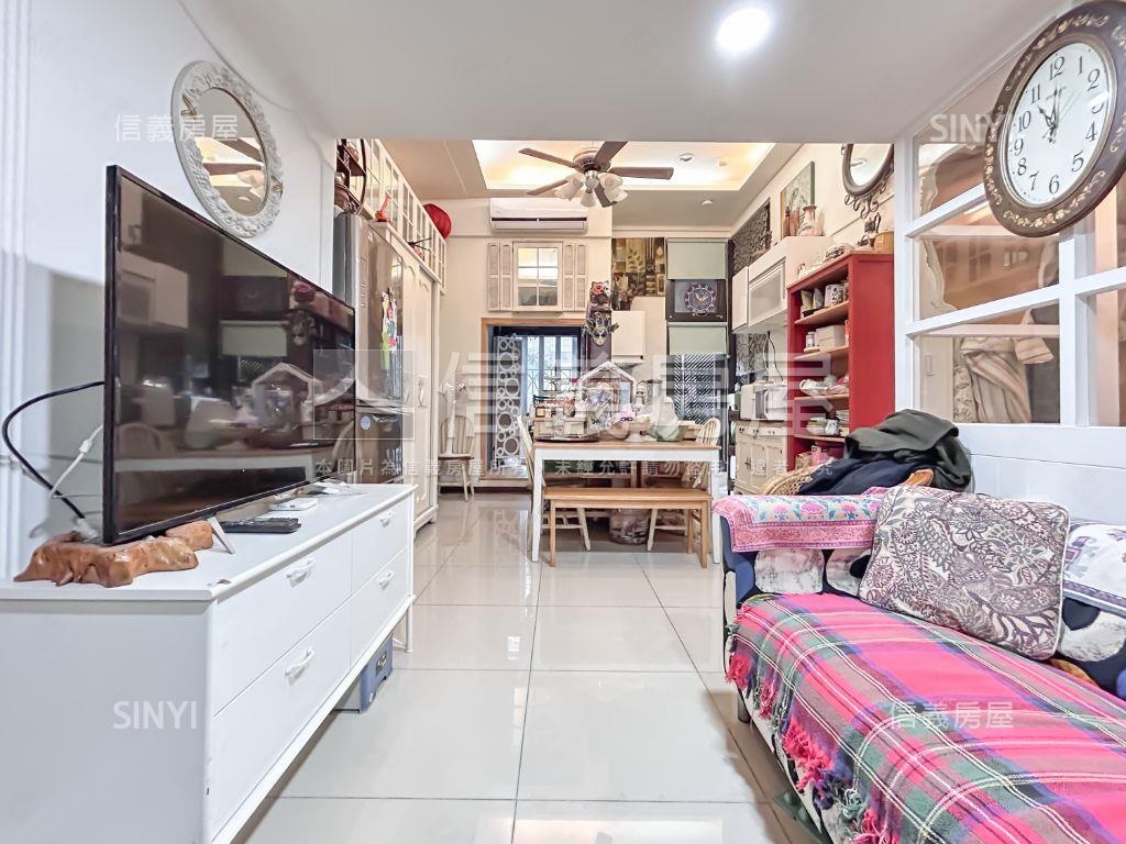 幸福城市稀有挑高戶房屋室內格局與周邊環境