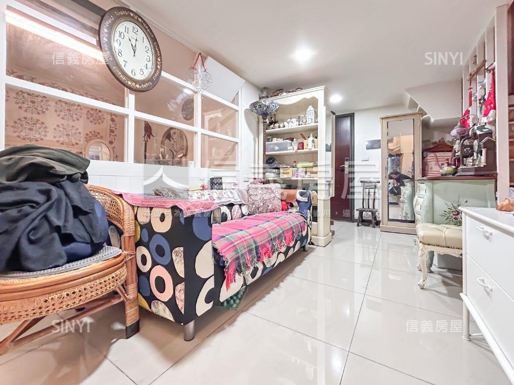 幸福城市稀有挑高戶房屋室內格局與周邊環境