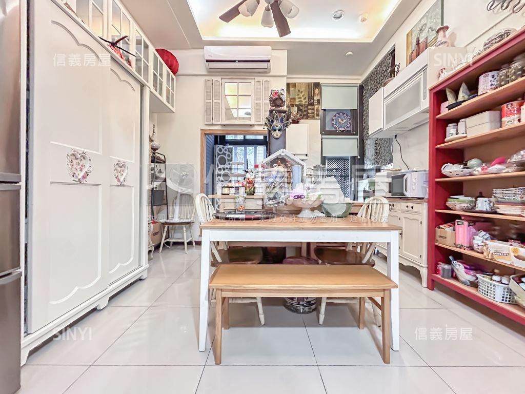 幸福城市稀有挑高戶房屋室內格局與周邊環境