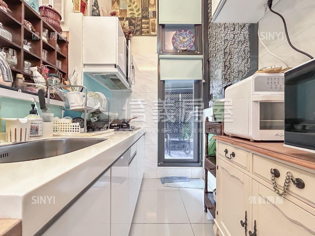 幸福城市稀有挑高戶房屋室內格局與周邊環境