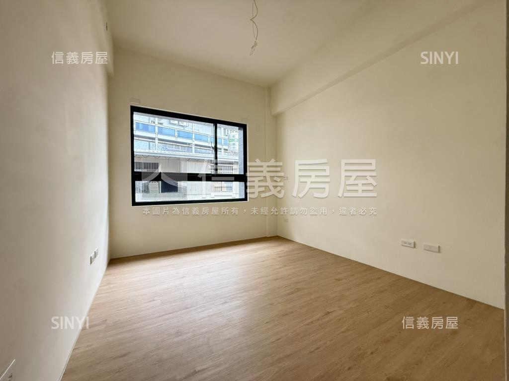 近巨城全新三房平面車位房屋室內格局與周邊環境