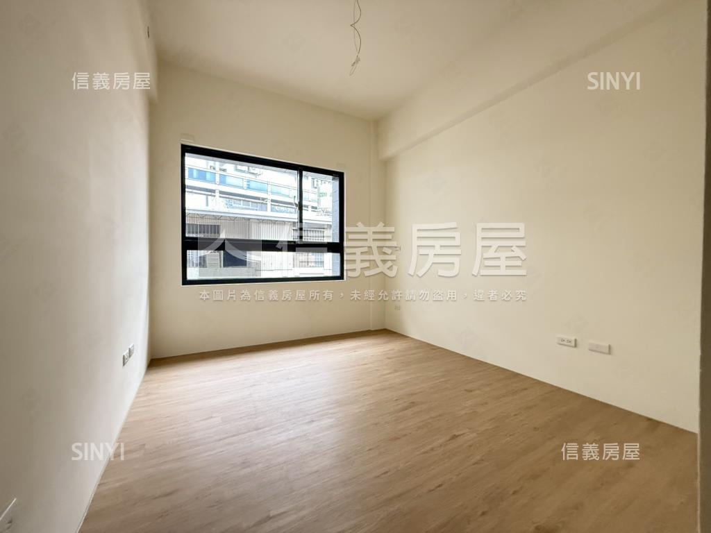 近巨城全新三房平面車位房屋室內格局與周邊環境