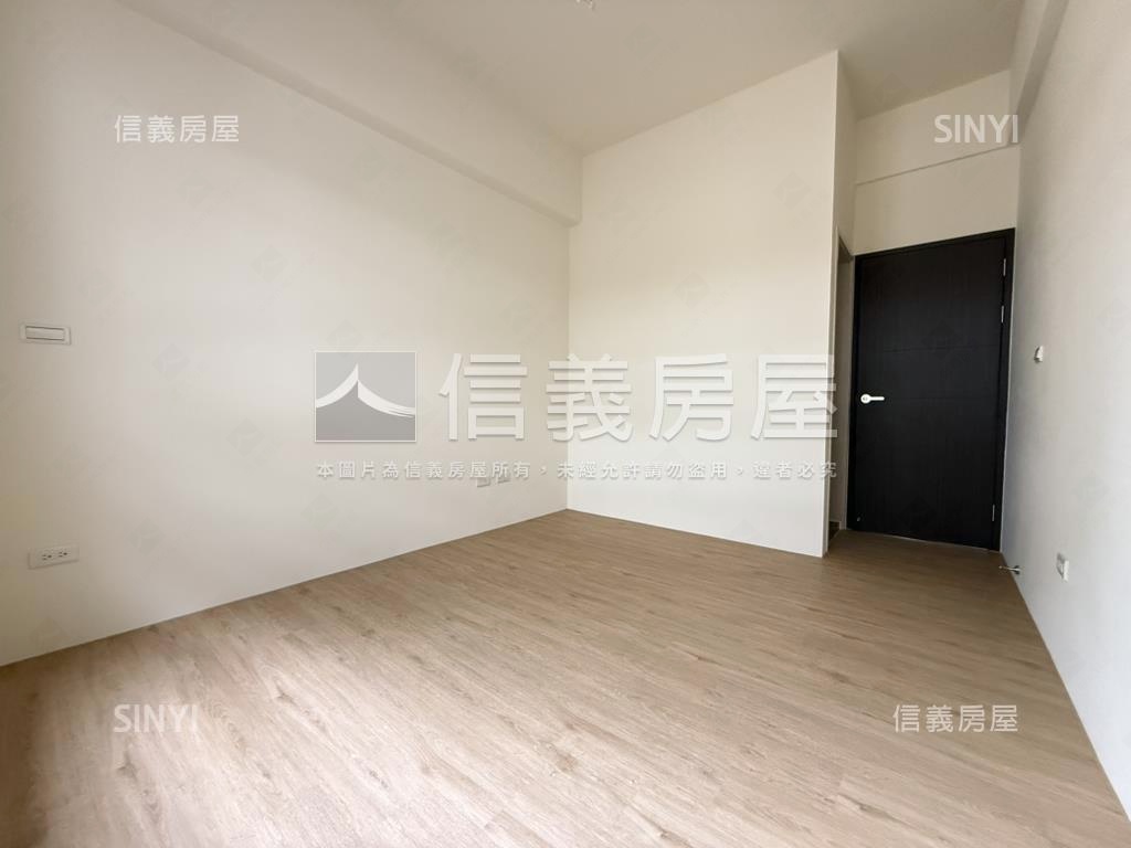 近巨城全新三房平面車位房屋室內格局與周邊環境