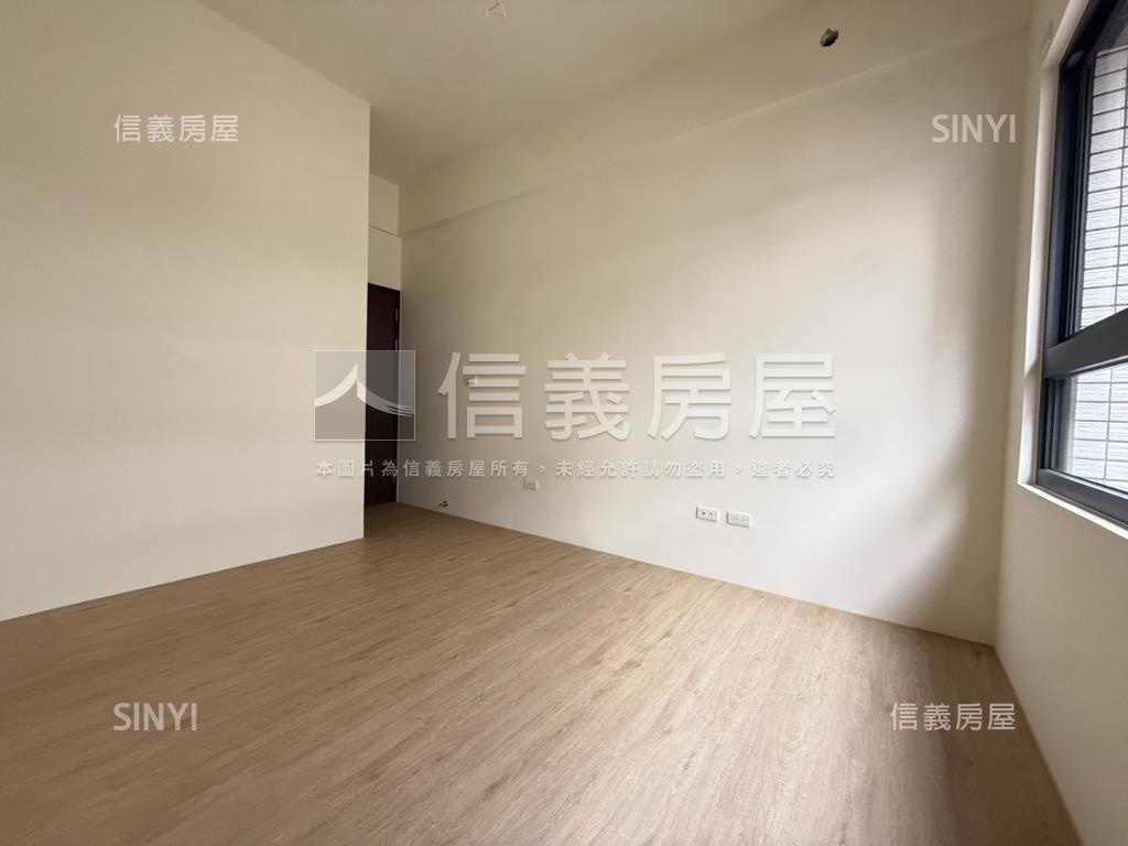 近巨城全新三房平面車位房屋室內格局與周邊環境