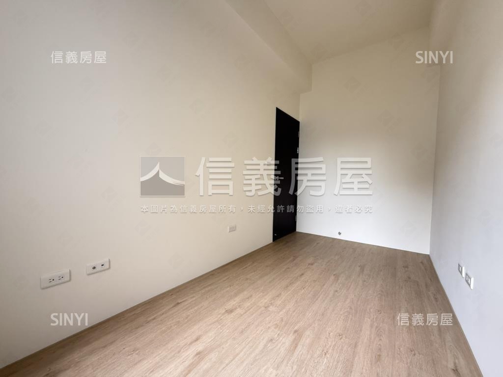 近巨城全新三房平面車位房屋室內格局與周邊環境